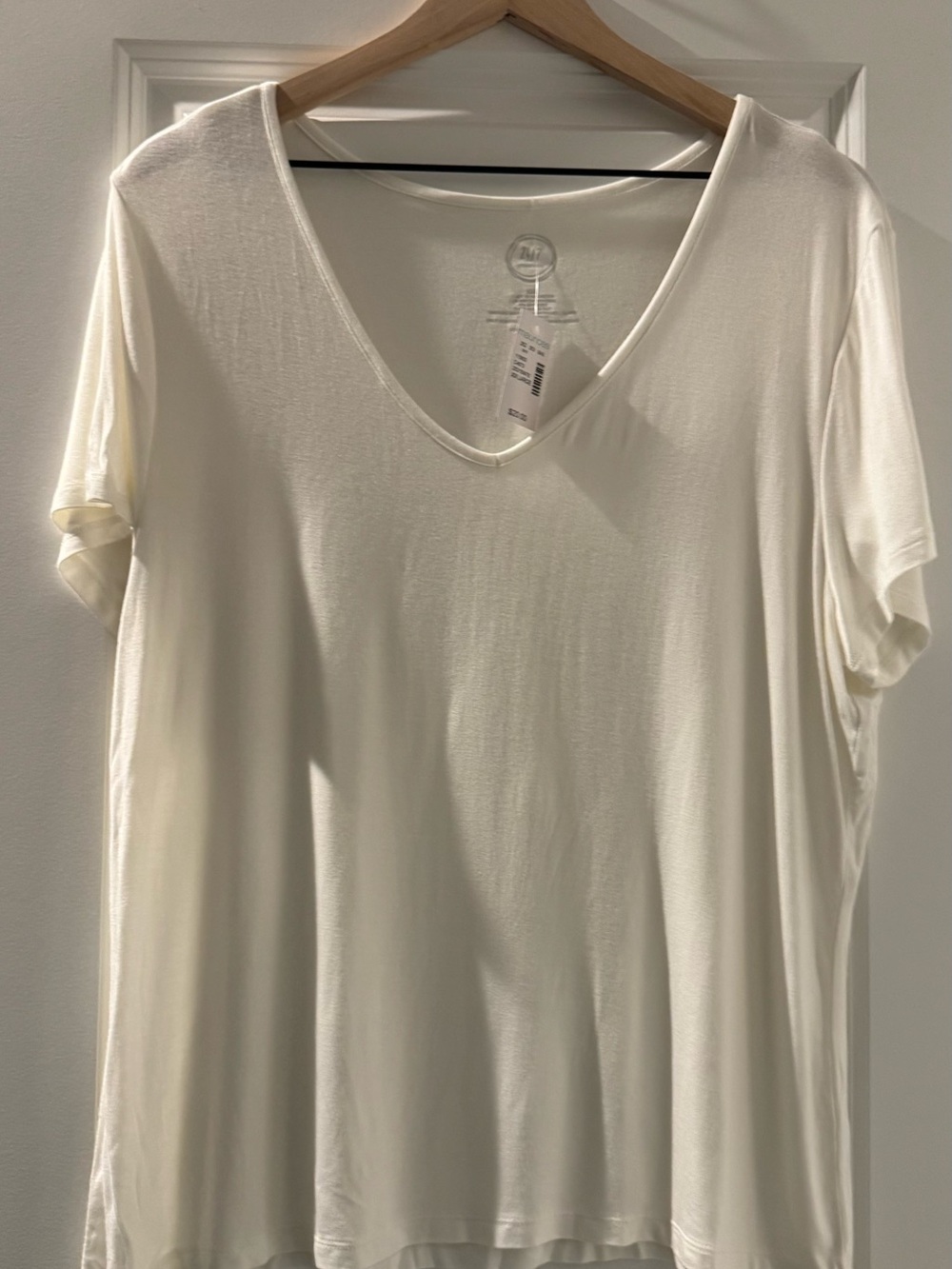 Maurices Cream V-Neck Short Sleeve Tee